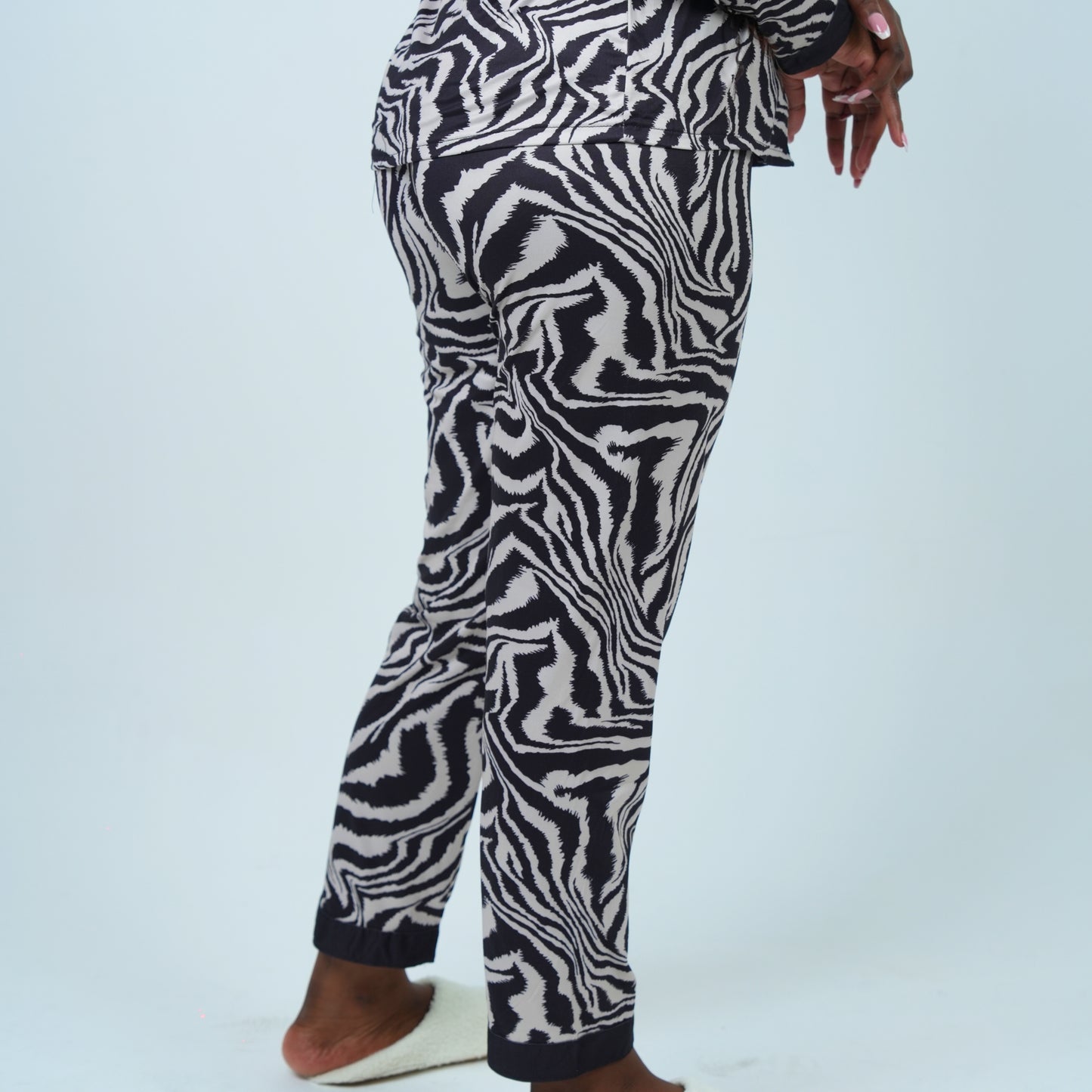 Elegant leopard print pajama
